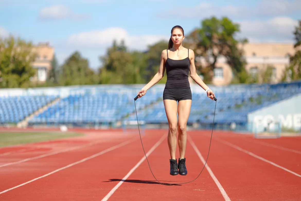 Nhảy dây sẽ góp phần giảm mỡ tổng thể cho cả phần bắp tay và toàn thân Nhảy dây sẽ góp phần giảm mỡ tổng thể cho cả phần bắp tay và toàn thân